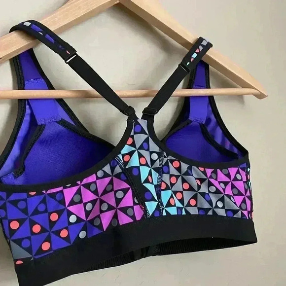 Victoria's Secret Knockout Front-Close Sport Bra - Picture 7 of 7